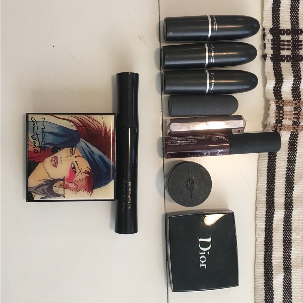 Mixed makeup products